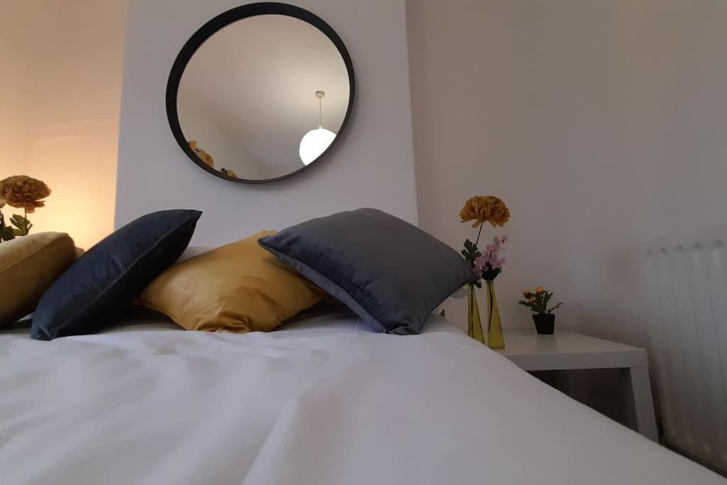 Spacious 4 Bedroom, Free Netflix, Central Location カーディフ エクステリア 写真