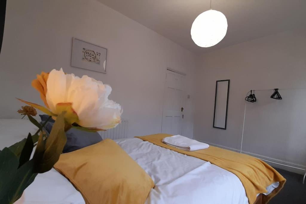 Spacious 4 Bedroom, Free Netflix, Central Location カーディフ エクステリア 写真