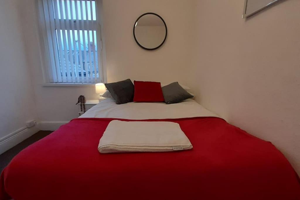 Spacious 4 Bedroom, Free Netflix, Central Location カーディフ エクステリア 写真