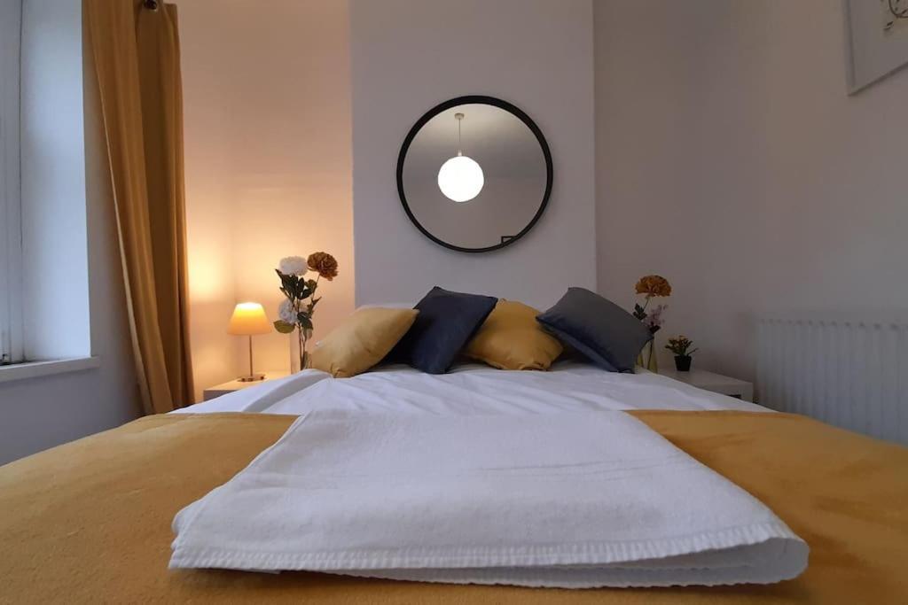 Spacious 4 Bedroom, Free Netflix, Central Location カーディフ エクステリア 写真