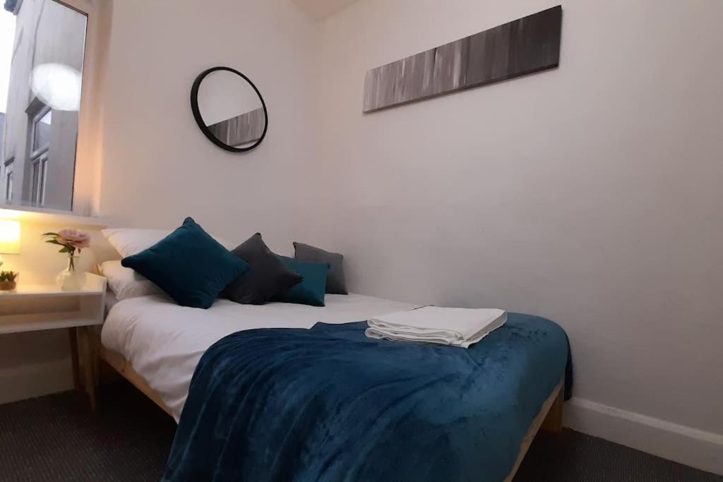 Spacious 4 Bedroom, Free Netflix, Central Location カーディフ エクステリア 写真